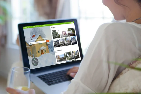 How to list property online effectively with professional photos and staging